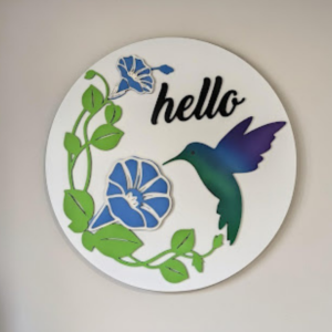 Placă Decorativă Rotundă din Lemn "Hello" cu Colibri și Liane